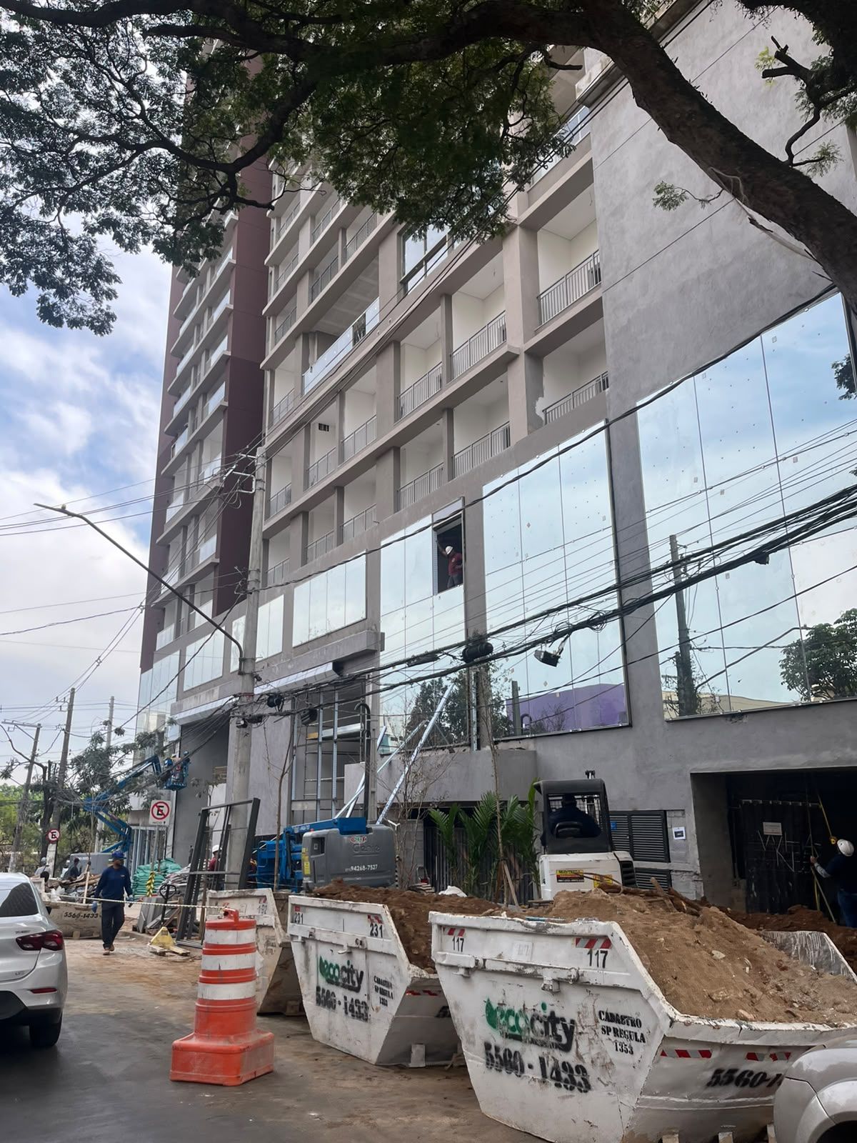 Empreitada global x contratação direta: como comparar de verdade